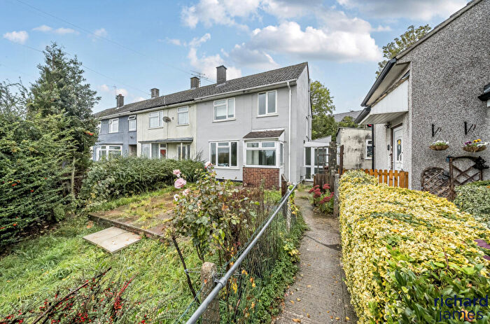 3 Bedroom End Of Terrace House For Sale In Akers Way, Moredon, Swindon, SN2