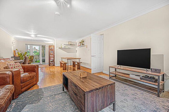 3 Bedroom Flat To Rent In Hampton Court, King Amp; Queen Wharf, SE16