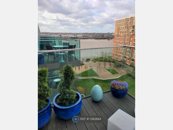 3 Bedroom Flat To Rent In Kelson House, London, E16