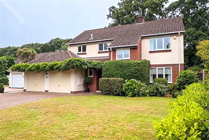 4 Bedroom Detached House For Sale In Badgers Copse, New Milton, Hampshire, BH25