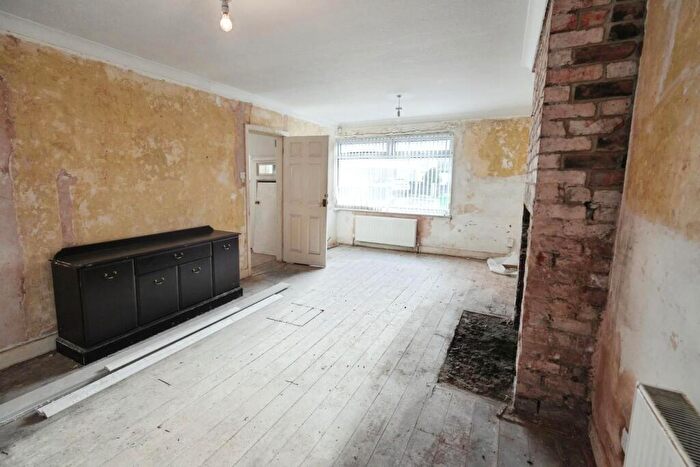 3 Bedroom Semi Detached House For Sale In Parkwood Road, Manchester, M23
