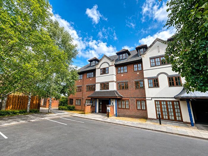 2 Bedroom Flat To Rent In Kings Road, Farncombe, Godalming, Surrey, GU7