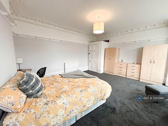 2 Bedroom Flat To Rent In Wingrove Road, Newcastle Upon Tyne, NE4