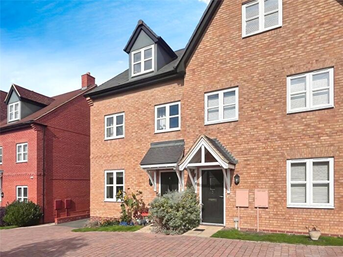 3 Bedroom Semi-Detached House For Sale In Hedge Furlong, Winslow, Buckingham, MK18