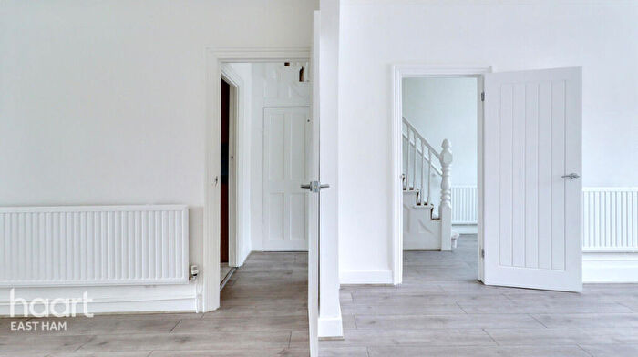 3 Bedroom Terraced House For Sale In Strone Road, London, E12