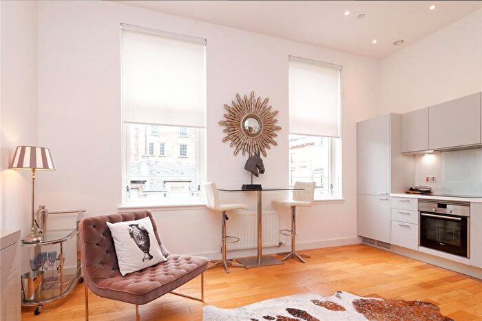 2 Bedroom Apartment To Rent In Lynedoch Terrace, Park, Glasgow, G3