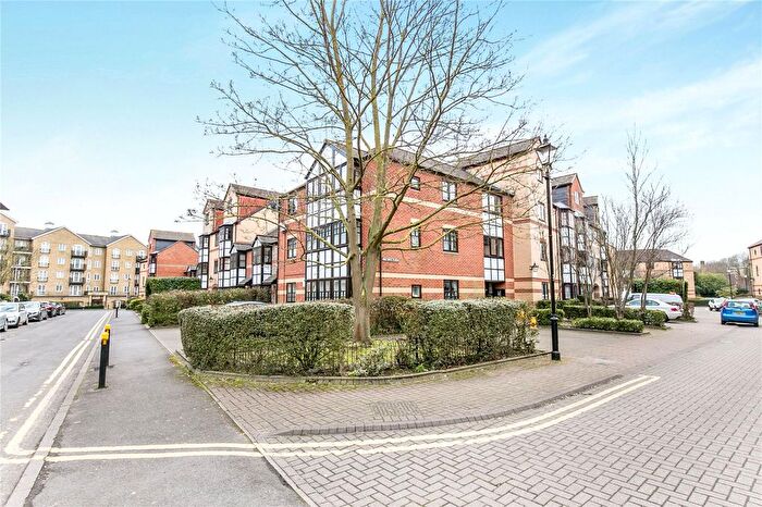 2 Bedroom Flat For Sale In Maltings Place, Reading, Berkshire, RG1