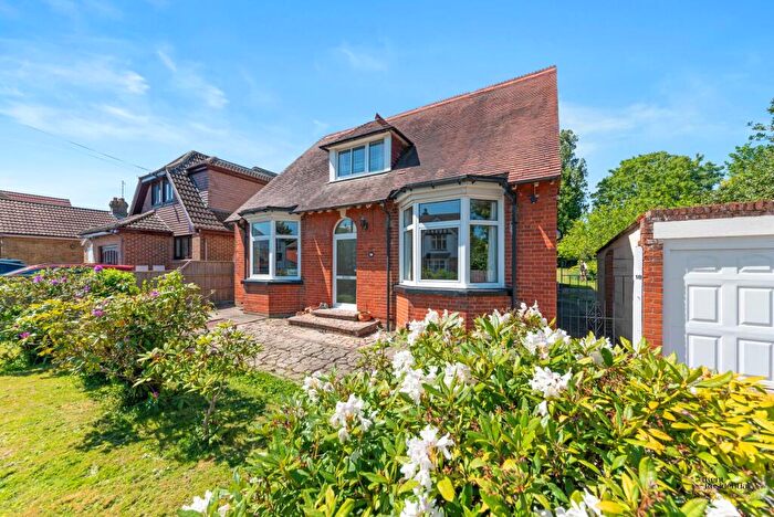 6 Bedroom Detached House For Sale In Century Road, Gillingham, ME8