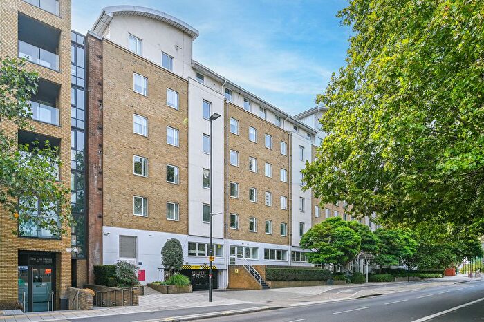 2 Bedroom Flat To Rent In Regatta Point, Brentford, TW8