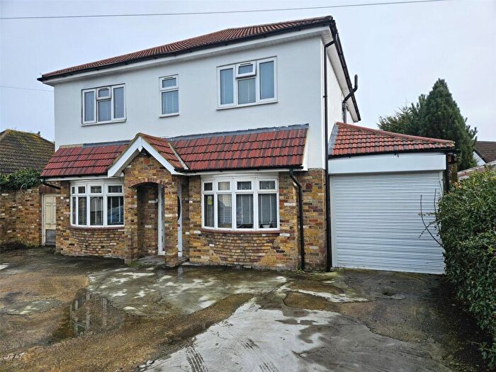 4 Bedroom Detached House For Sale In Syke Cluan, Iver, Berkshire, SL0