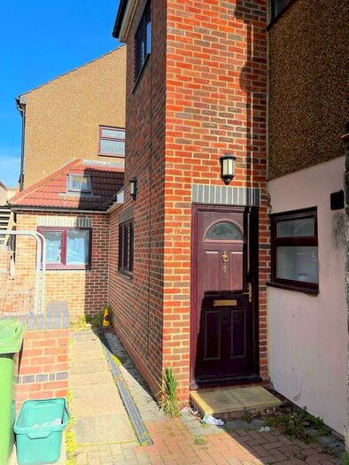 Studio To Rent In Swanscombe Street, Swanscombe, Kent, DA10