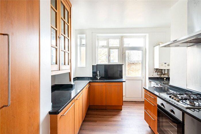 4 Bedroom Flat To Rent In Streatham Hill, London, SW2
