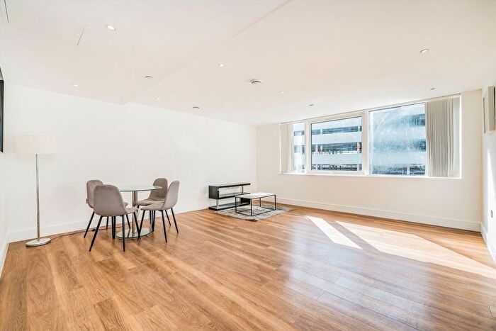 2 Bedroom Flat To Rent In Skyline, Slough, SL1