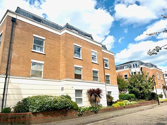 2 Bedroom Apartment To Rent In Grosvenor Square, SO15