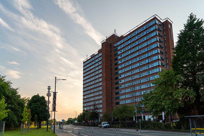 1 Bedroom Apartment To Rent In Large Bed, Chester Road, Manchester, Greater Manchester, M16
