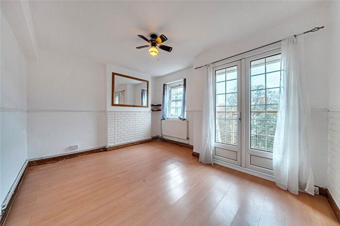 2 Bedroom Flat For Sale In Worsopp Drive, Clapham, London, SW4