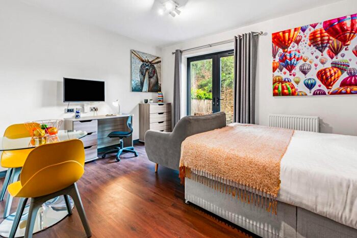 1 Bedroom Flat To Rent In Cardigan Lane, Leeds, LS4