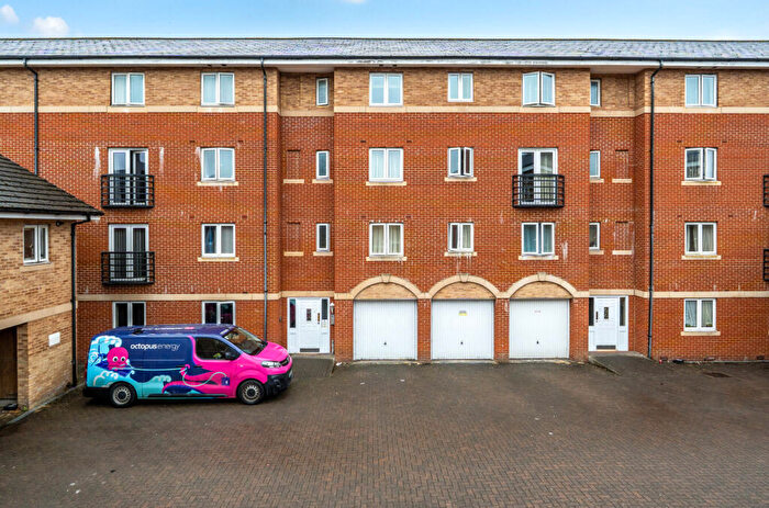 2 Bedroom Apartment For Sale In Saltash Road, Swindon, SN2