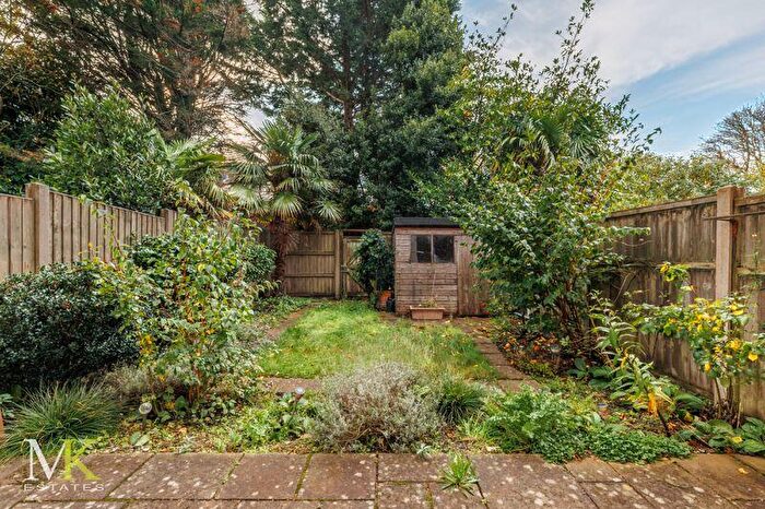 2 Bedroom Flat For Sale In Christchurch Road, Bournemouth, BH1