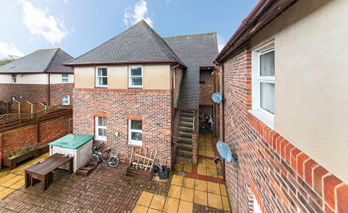 2 Bedroom Flat For Sale In Meadowside, Abingdon, OX14