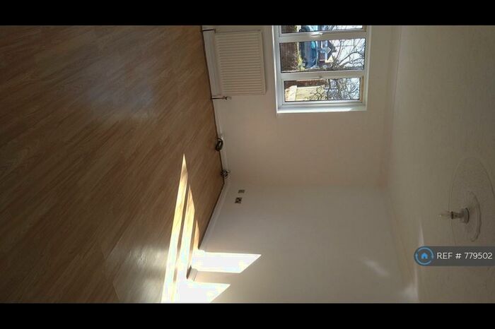 2 Bedroom Flat To Rent In Cobbett Court, Southampton, SO18