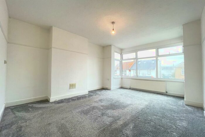 1 Bedroom Flat To Rent In Central Avenue, Essex, SS2