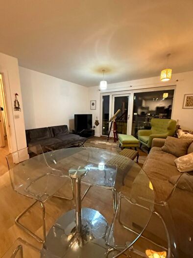 2 Bedroom Flat To Rent In Clapham Road, London, SW9