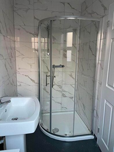 1 Bedroom Flat To Rent In Ashton Mount, Leeds, LS8