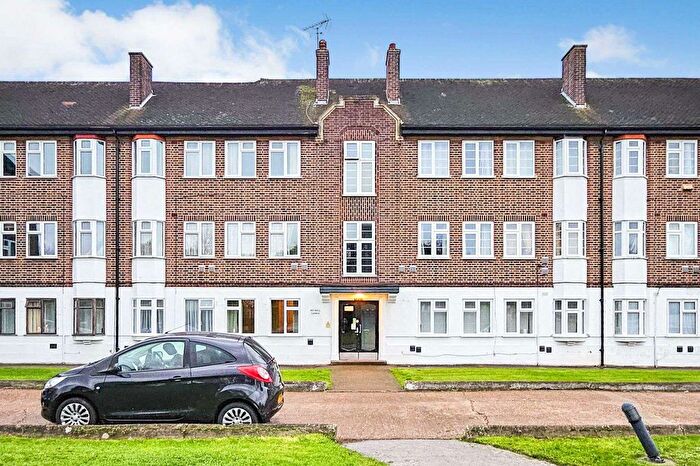 Studio For Sale In Great West Road, Osterley, Isleworth, TW7