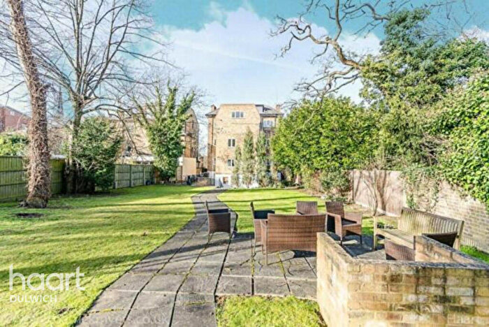 1 Bedroom Apartment For Sale In Underhill Road, East Dulwich, London, SE22