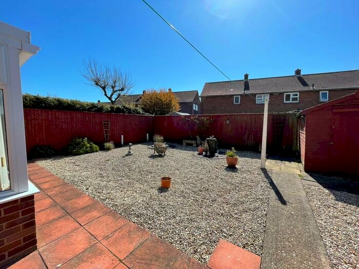 2 Bedroom End Of Terrace House To Rent In Dyke Road, North Cotes, DN36