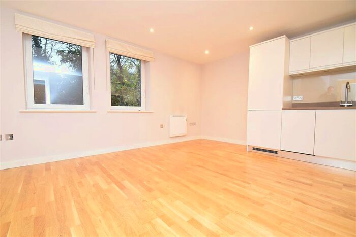 1 Bedroom Flat To Rent In Old Lodge Place, St Margarets, Twickenham TW1