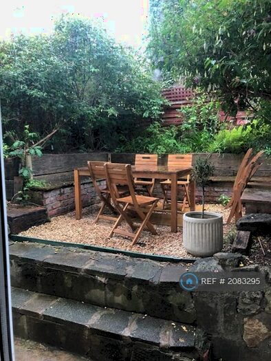 2 Bedroom Maisonette To Rent In Oakfield Grove, Bristol, BS8