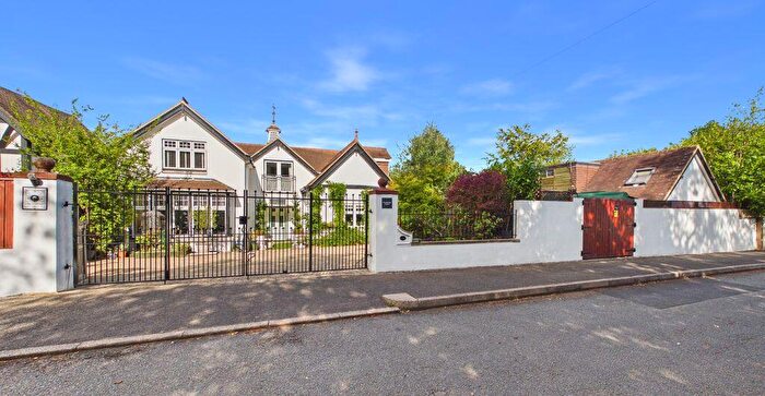 4 Bedroom Detached House For Sale In Highview, Caterham, CR3