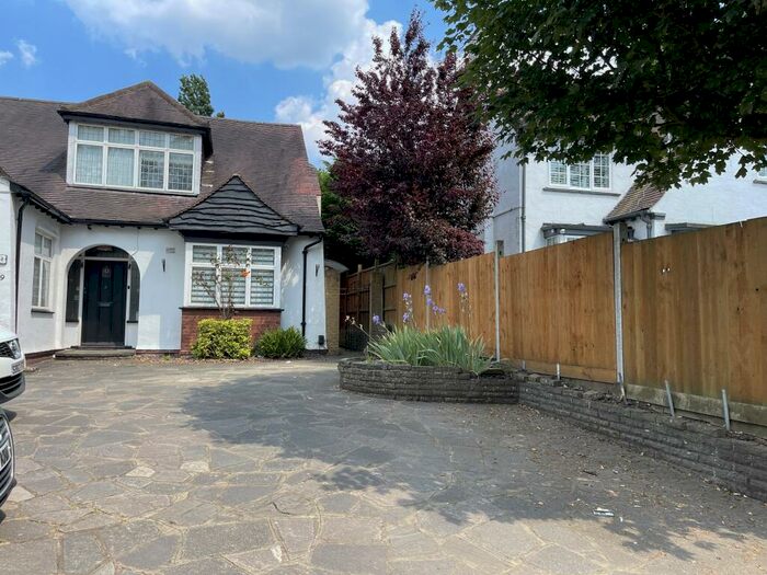 1 Bedroom Detached House To Rent In Woodcote Road, Wallington, Surrey, SM6