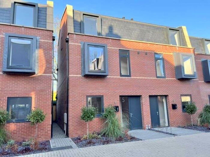 4 Bedroom Property To Rent In The Curve, Welholme Avenue, Grimsby, DN32