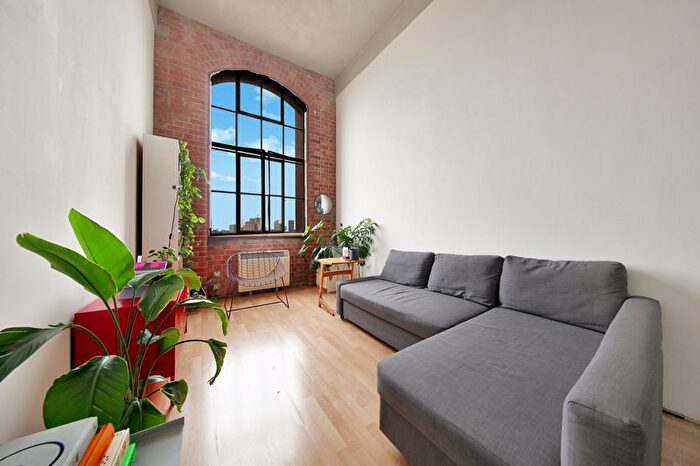 1 Bedroom Flat For Sale In Manhattan Building, Fairfield Road, Bow, E3