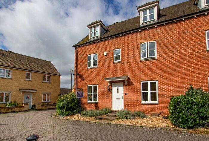 4 Bedroom End Of Terrace House To Rent In Madley Brook Lane, Witney, Oxfordshire, OX28
