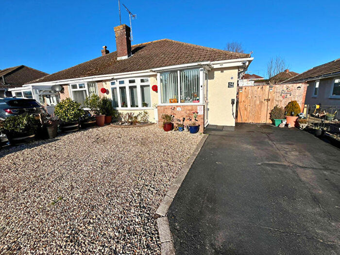 3 Bedroom Semi-Detached Bungalow For Sale In Barfield Road, Thatcham, RG18