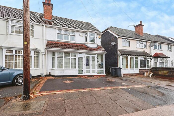 3 Bedroom Semi Detached House For Sale In Tetley Road, Birmingham, B11