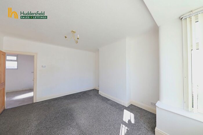 3 Bedroom Semi Detached House To Rent In Gramfield Road, Huddersfield, HD4