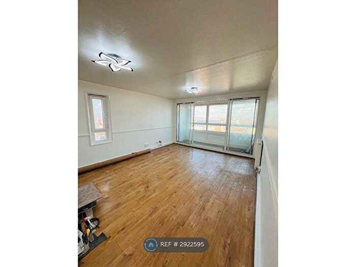 2 Bedroom Flat To Rent In Elliston House, London, SE18