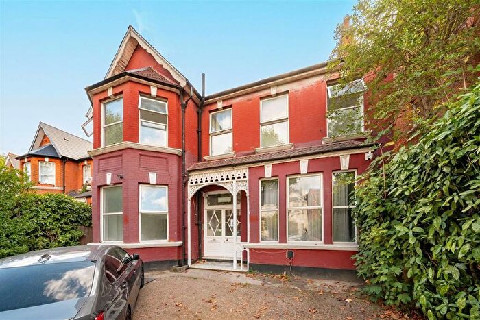 Studio To Rent In Walm Lane, London, NW2