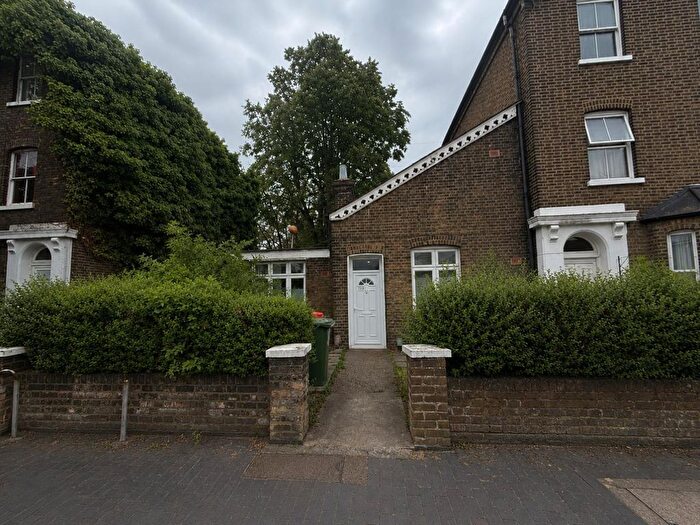 3 Bedroom Bungalow For Sale In Winsor Terrace, London, E6