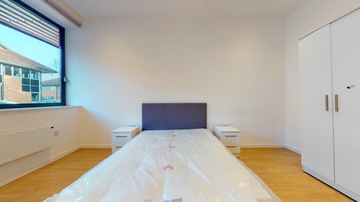 1 Bedroom Flat To Rent In Riverbank Way, Brentford, TW8