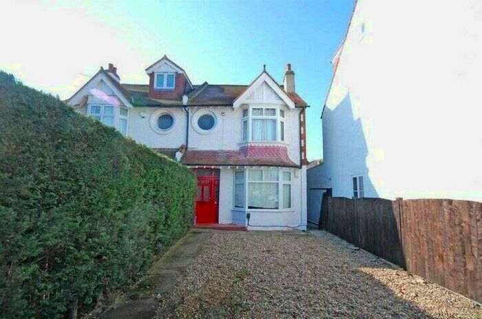 2 Bedroom Apartment To Rent In West Barnes Lane, New Malden, Greater London, KT3