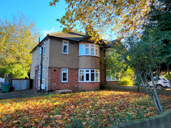 2 Bedroom Flat To Rent In Bushey Mill Lane, Watford, WD24