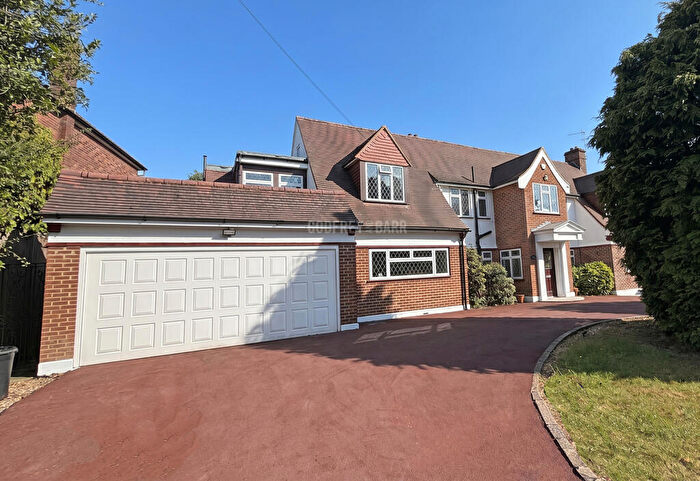 4 Bedroom Detached House For Sale In Austell Gardens, Mill Hill, NW7