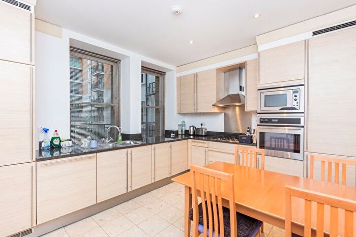 3 Bedroom Flat To Rent In Victoria Street, London, SW1H