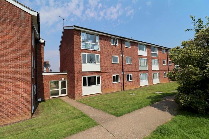 2 Bedroom Flat To Rent In Falkland Court, Braintree, CM7